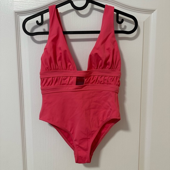 SUPER CUTE ONE PIECE SWIMSUIT - Picture 1 of 2